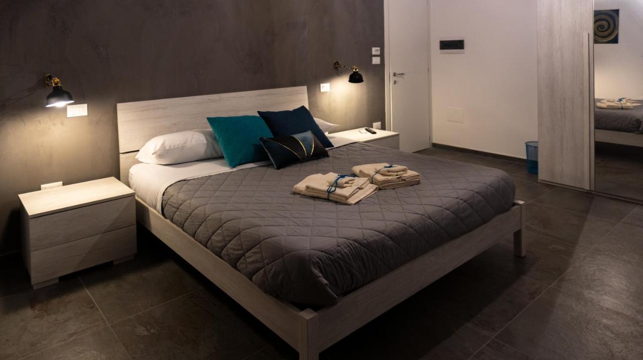 4 Balconi Rooms-Elements B&B Лечче Екстер'єр фото