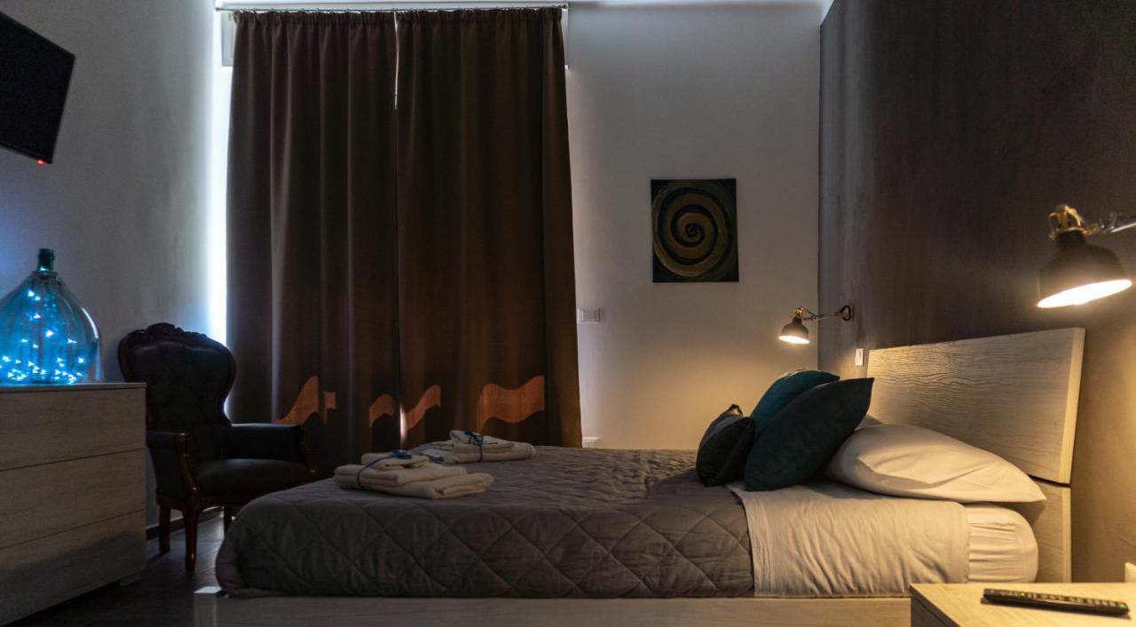 4 Balconi Rooms-Elements B&B Лечче Екстер'єр фото